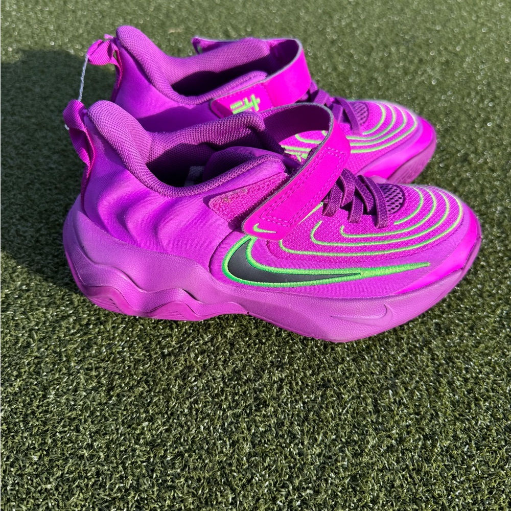 Nike Giannis Immortality 4 Kids Fuchsia Sneakers Basketball Shoes